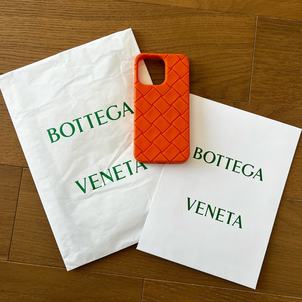 Bottega Veneta "Papaya"  iPhone 13 Pro
